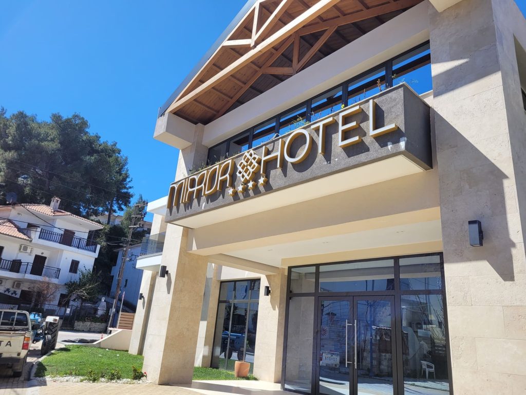 HORECA - ΜΕΤΑΛΛΟΠΛΑΣΤΙΚΑ ΓΡΑΜΜΑ ΜΕ ΕΣΩΤΕΡΙΚΟ ΦΩΤΙΣΜΟ