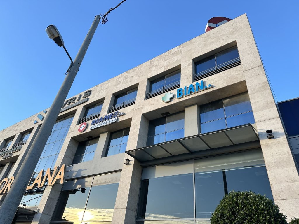 INOX ΓΡΑΜΜΑΤΑ ΜΕ ΕΣΩΤΕΡΙΚΟ ΦΩΤΙΣΜΟ ΚΑΙ ΦΩΤΙΝΑ ΑΥΤΟΚΟΛΛΗΤΑ