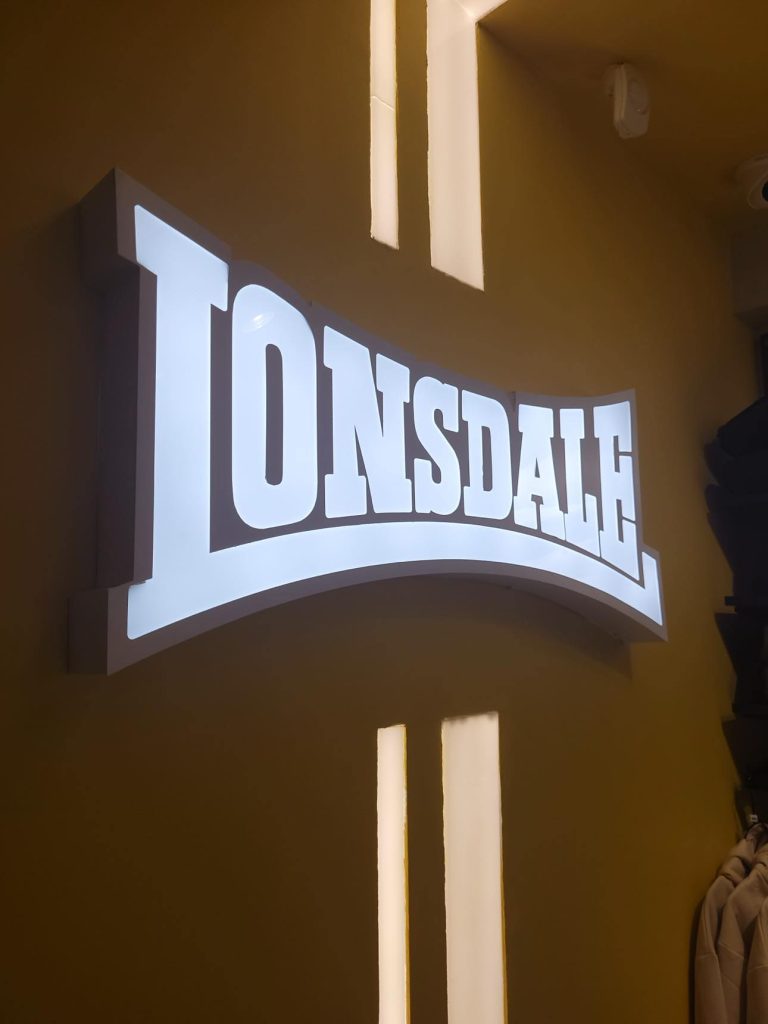 ΜΕΤΑΛΛΟΠΛΑΣΤΙΚΟ ΦΑΝΑΡΙ ΜΕ ΕΣΩΤΕΡΙΚΟ ΦΩΤΙΣΜΟ