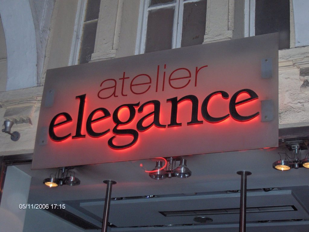 ΝΕΟΝ ΕΠΙΓΡΑΦΗ ΜΕ ΕΜΠΡΟΣΤΙΟ PLEXIGLASS ΚΑΙ ΙΝΟΧ ΓΡΑΜΜΑΤΑ