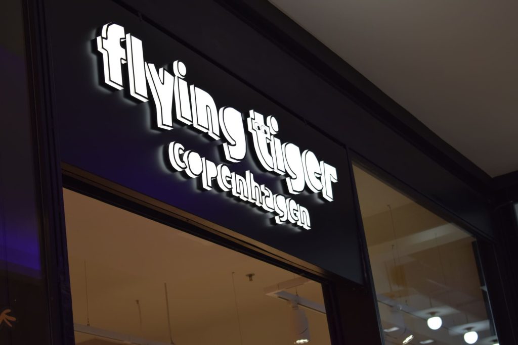 ΠΡΕΣΑΡΙΣΤΑ ΓΡΑΜΜΑΤΑ ΜΕ ΕΣΩΤΕΡΙΚΟ ΦΩΤΙΣΜΟ 1